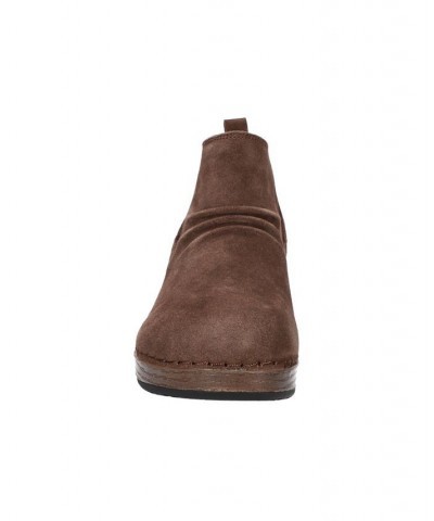 Women's Sure thing Slip Resistant Chelsea Boots Brown $37.79 Shoes